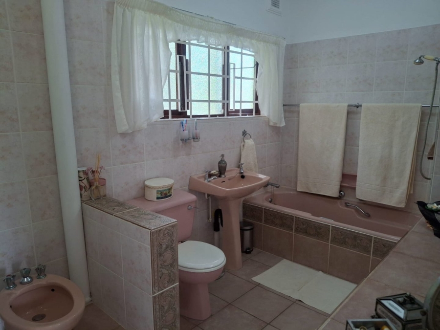 6 Bedroom Property for Sale in St Michaels On Sea KwaZulu-Natal