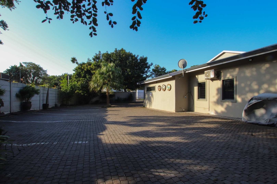 8 Bedroom Property for Sale in Umhlanga KwaZulu-Natal
