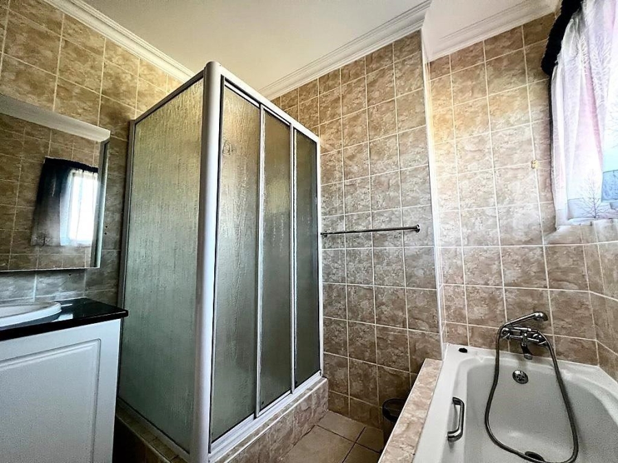 4 Bedroom Property for Sale in St Michaels On Sea KwaZulu-Natal