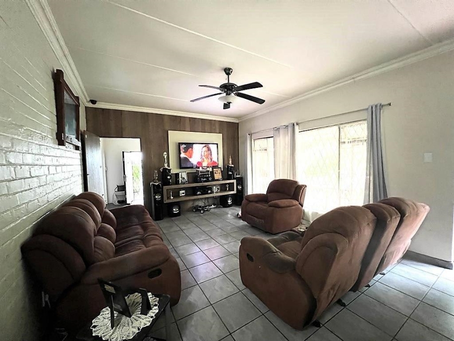 4 Bedroom Property for Sale in St Michaels On Sea KwaZulu-Natal