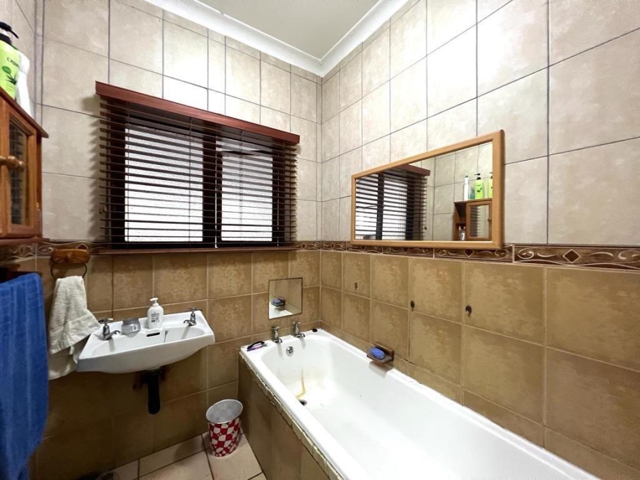 4 Bedroom Property for Sale in St Michaels On Sea KwaZulu-Natal