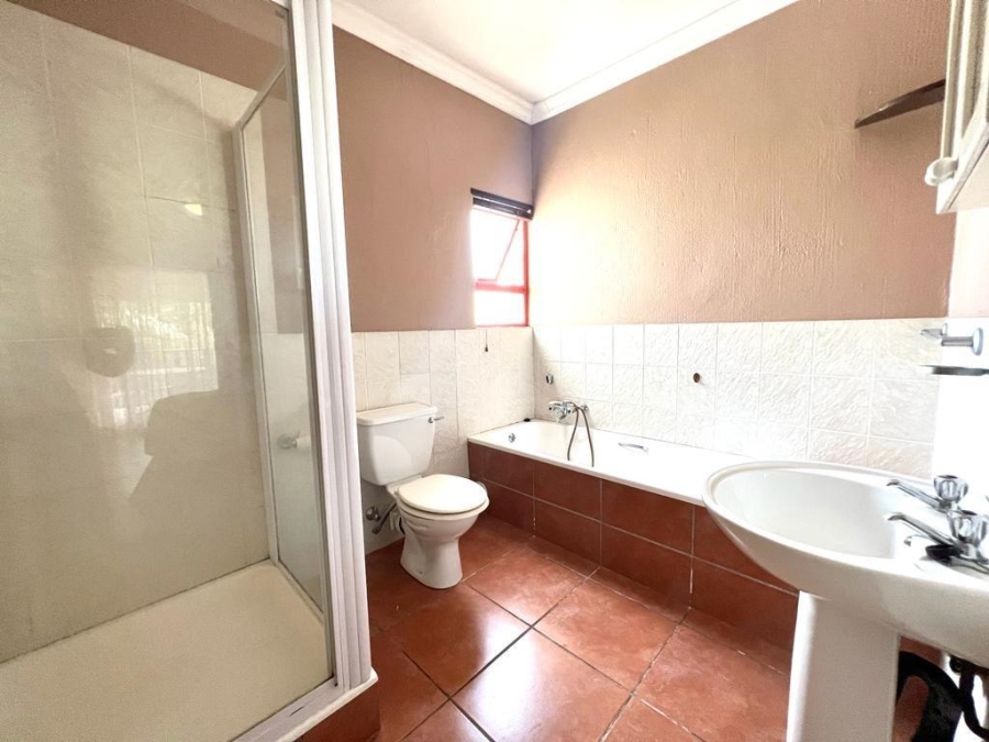 2 Bedroom Property for Sale in Uvongo KwaZulu-Natal