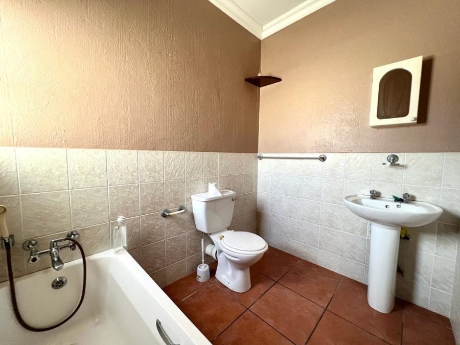 2 Bedroom Property for Sale in Uvongo KwaZulu-Natal