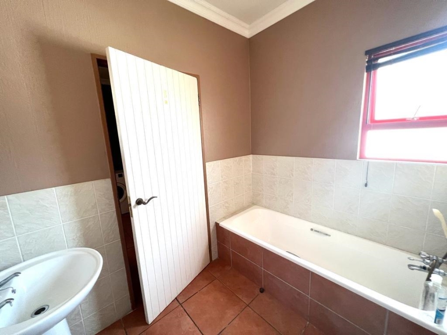 2 Bedroom Property for Sale in Uvongo KwaZulu-Natal