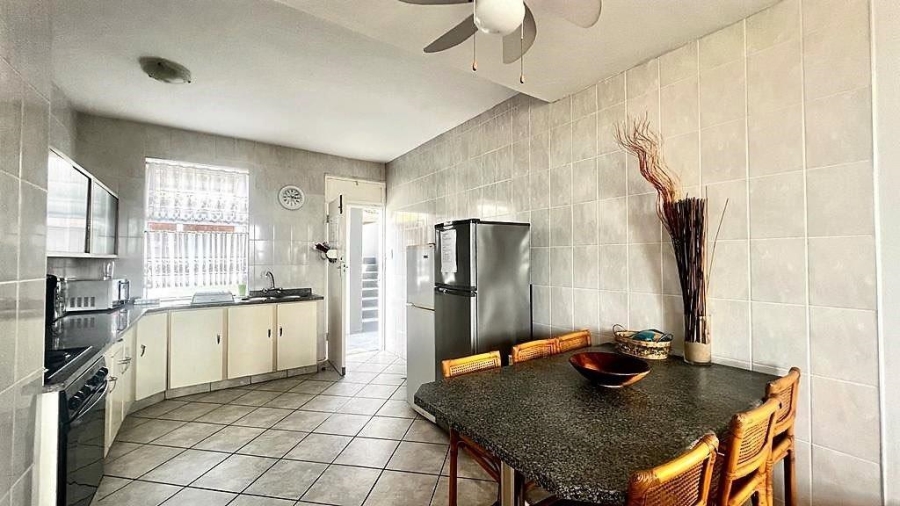 2 Bedroom Property for Sale in Uvongo KwaZulu-Natal