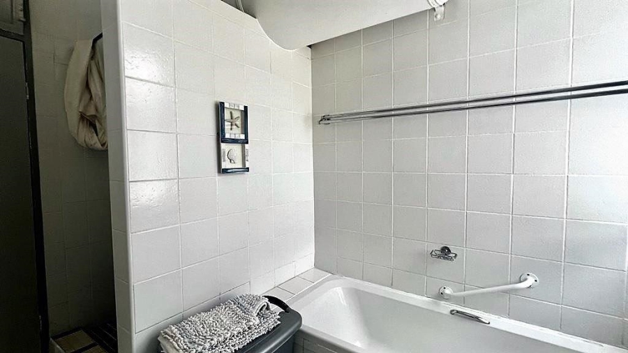 2 Bedroom Property for Sale in Uvongo KwaZulu-Natal