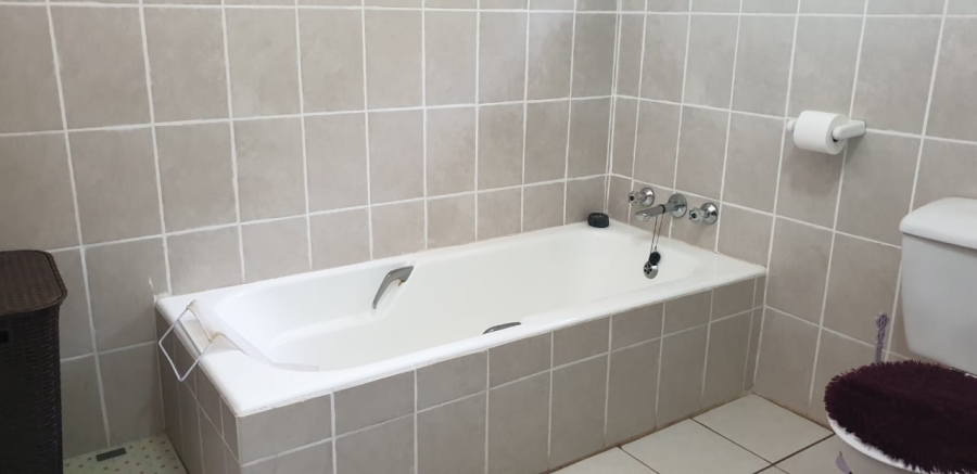 4 Bedroom Property for Sale in Umtentweni KwaZulu-Natal
