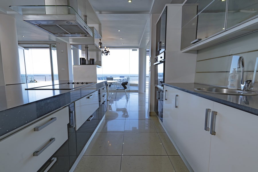 5 Bedroom Property for Sale in Tinley Manor KwaZulu-Natal