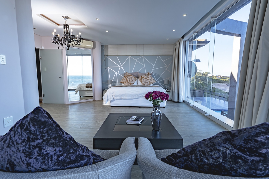 5 Bedroom Property for Sale in Tinley Manor KwaZulu-Natal