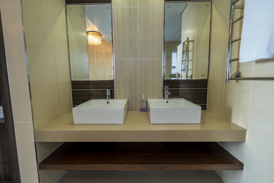 5 Bedroom Property for Sale in Tinley Manor KwaZulu-Natal