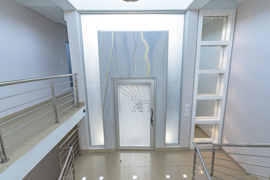 5 Bedroom Property for Sale in Tinley Manor KwaZulu-Natal