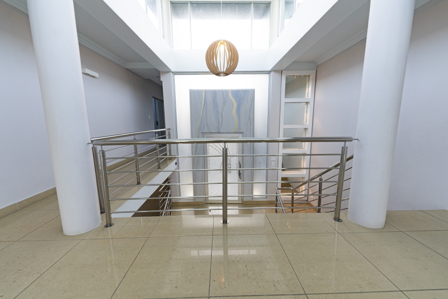 5 Bedroom Property for Sale in Tinley Manor KwaZulu-Natal