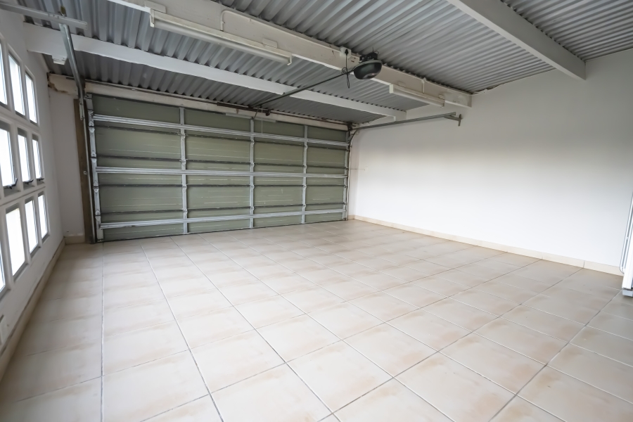 5 Bedroom Property for Sale in Tinley Manor KwaZulu-Natal