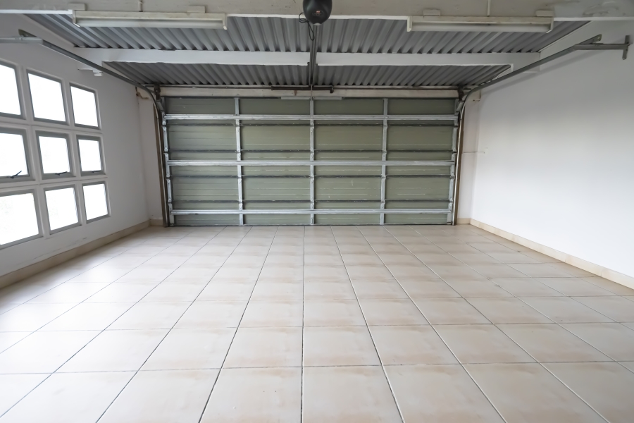 5 Bedroom Property for Sale in Tinley Manor KwaZulu-Natal