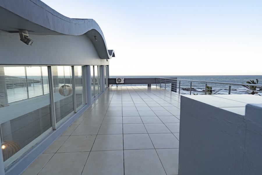 5 Bedroom Property for Sale in Tinley Manor KwaZulu-Natal