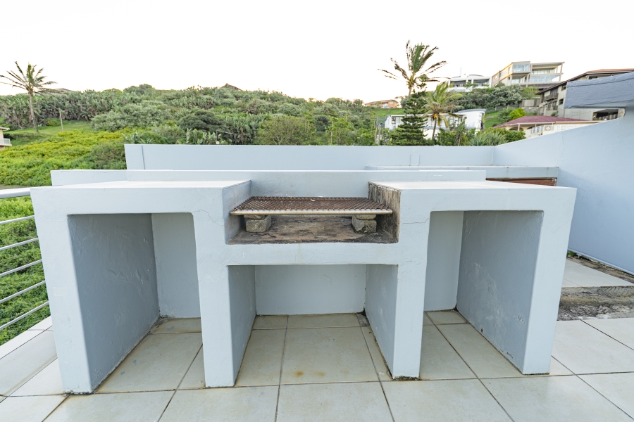 5 Bedroom Property for Sale in Tinley Manor KwaZulu-Natal