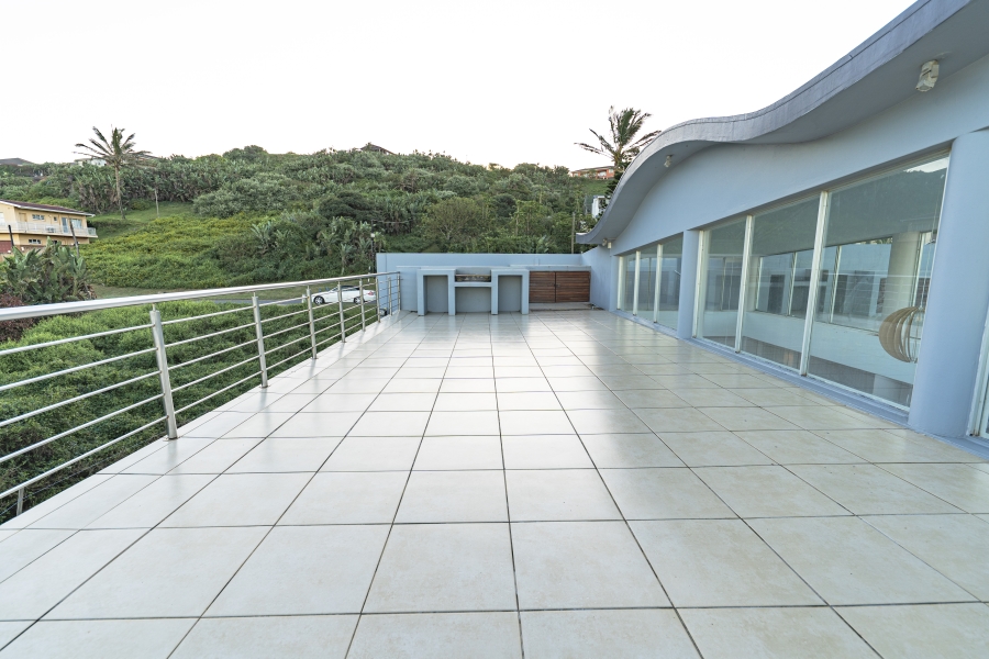 5 Bedroom Property for Sale in Tinley Manor KwaZulu-Natal