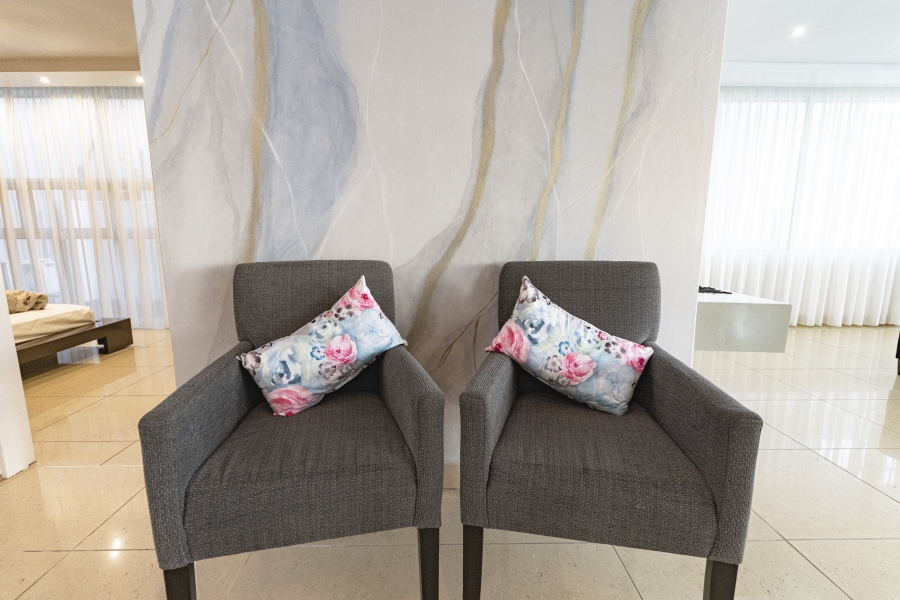 5 Bedroom Property for Sale in Tinley Manor KwaZulu-Natal