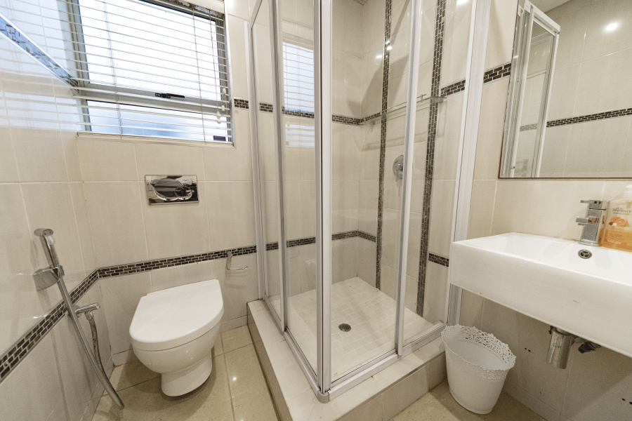 5 Bedroom Property for Sale in Tinley Manor KwaZulu-Natal