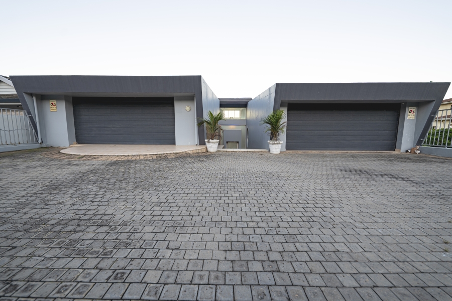 5 Bedroom Property for Sale in Tinley Manor KwaZulu-Natal