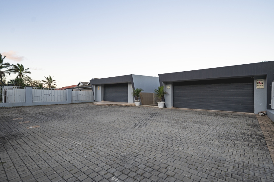 5 Bedroom Property for Sale in Tinley Manor KwaZulu-Natal