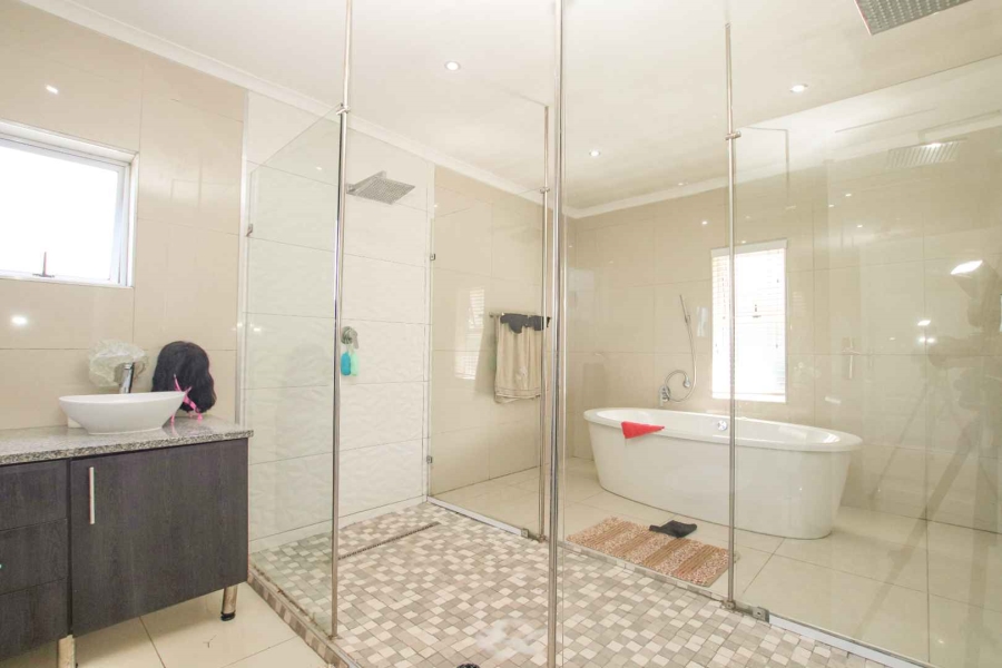 5 Bedroom Property for Sale in Umhlanga KwaZulu-Natal