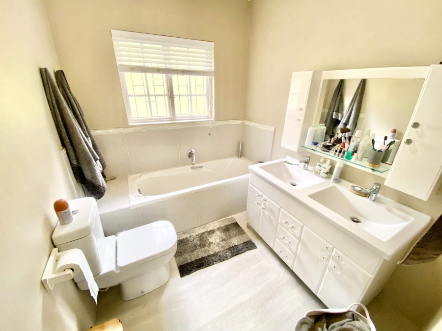 3 Bedroom Property for Sale in Sunningdale KwaZulu-Natal