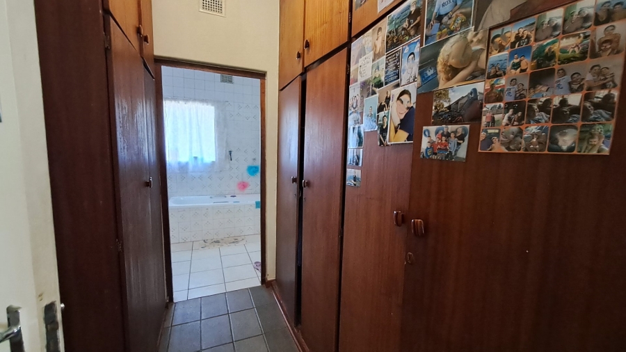 4 Bedroom Property for Sale in Port Edward KwaZulu-Natal