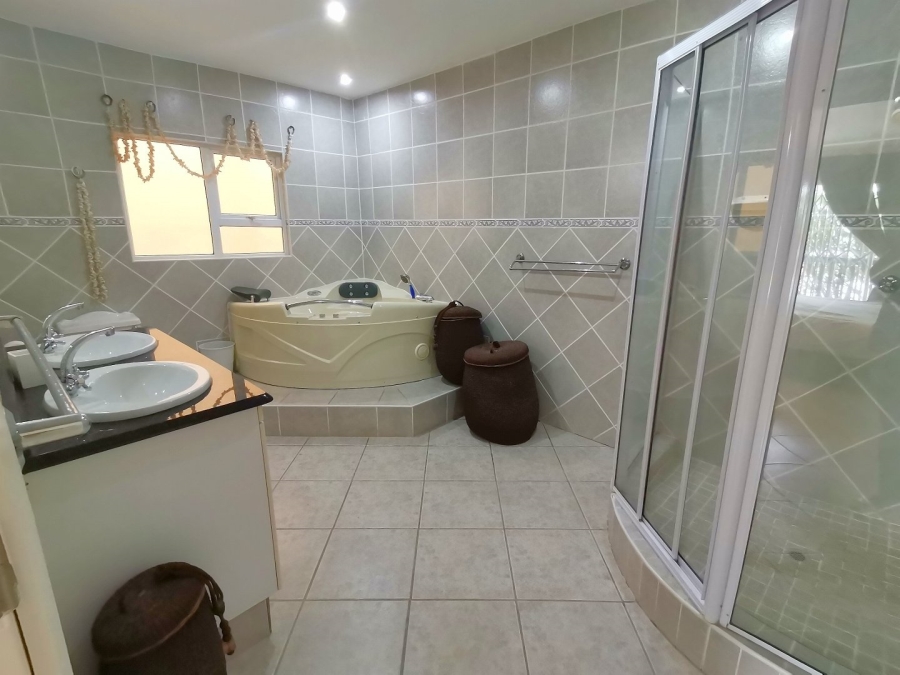 5 Bedroom Property for Sale in Ramsgate KwaZulu-Natal