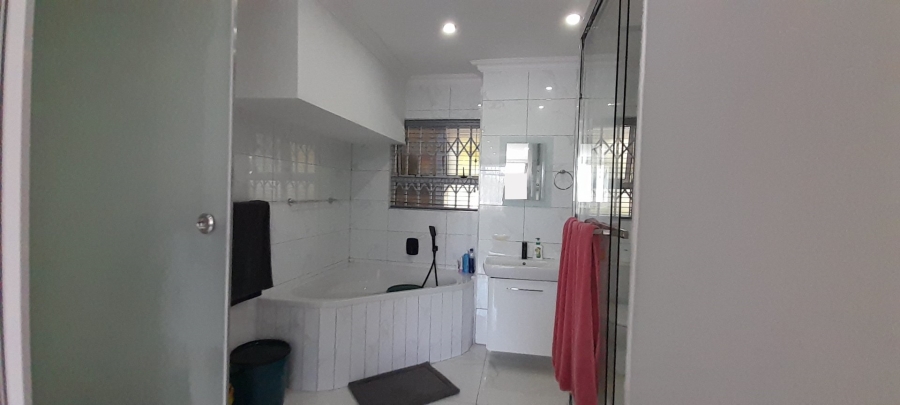 2 Bedroom Property for Sale in Umhlanga KwaZulu-Natal