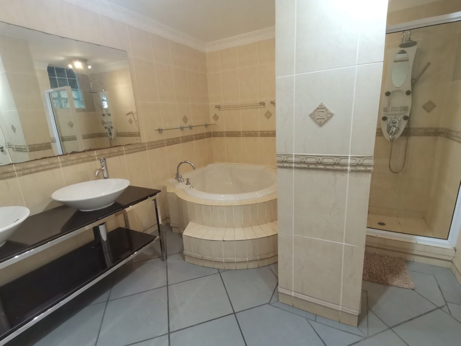 5 Bedroom Property for Sale in Margate KwaZulu-Natal