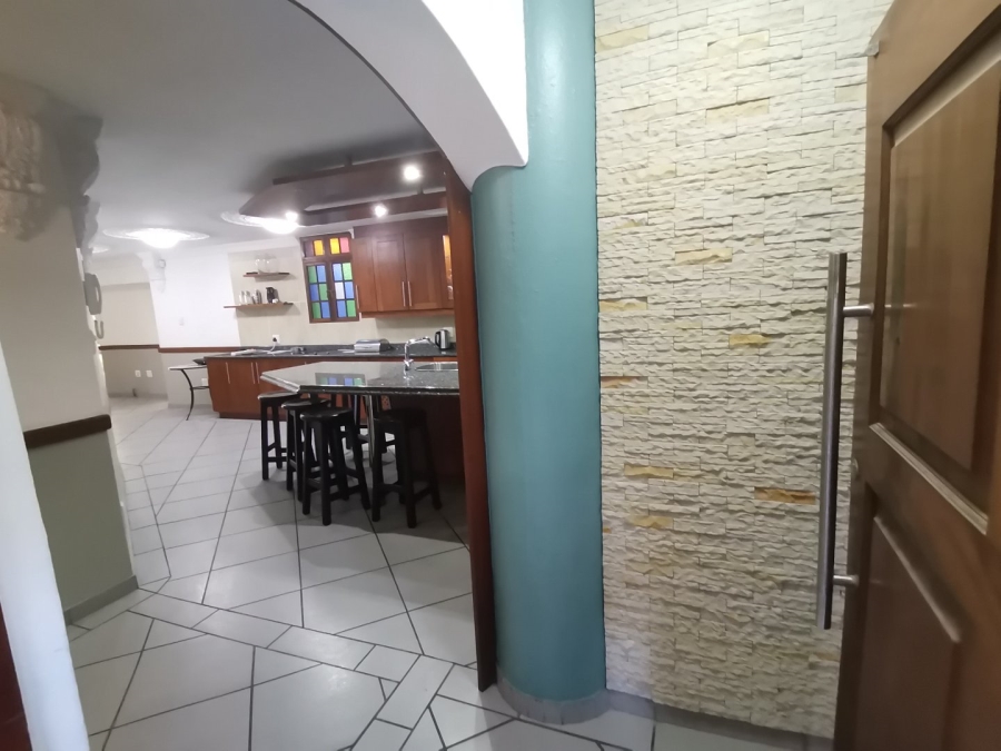 5 Bedroom Property for Sale in Margate KwaZulu-Natal