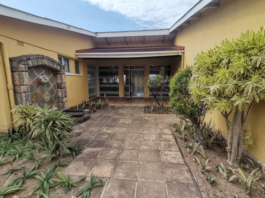 6 Bedroom Property for Sale in Oslo Beach KwaZulu-Natal