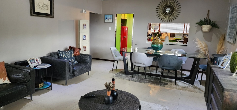 4 Bedroom Property for Sale in Umtentweni KwaZulu-Natal