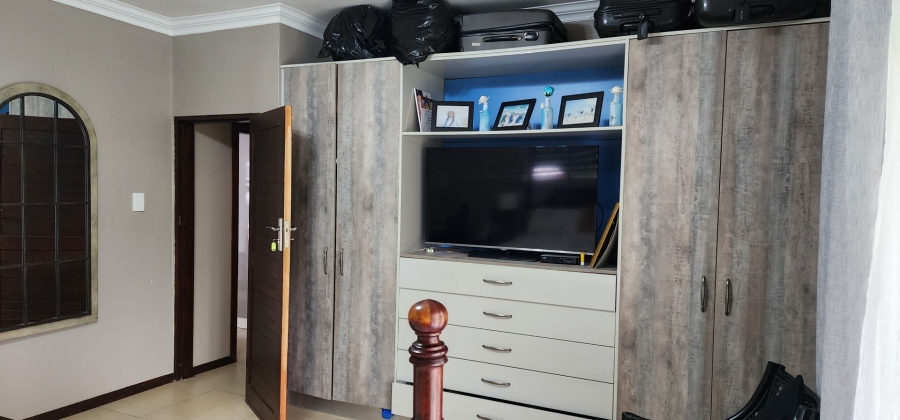 4 Bedroom Property for Sale in Umtentweni KwaZulu-Natal