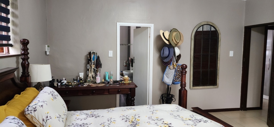 4 Bedroom Property for Sale in Umtentweni KwaZulu-Natal
