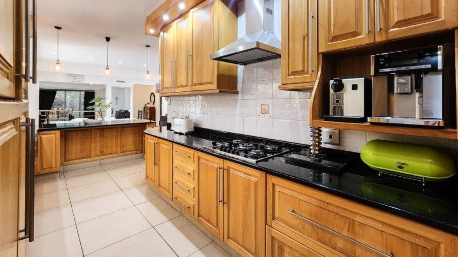 6 Bedroom Property for Sale in St Michaels On Sea KwaZulu-Natal