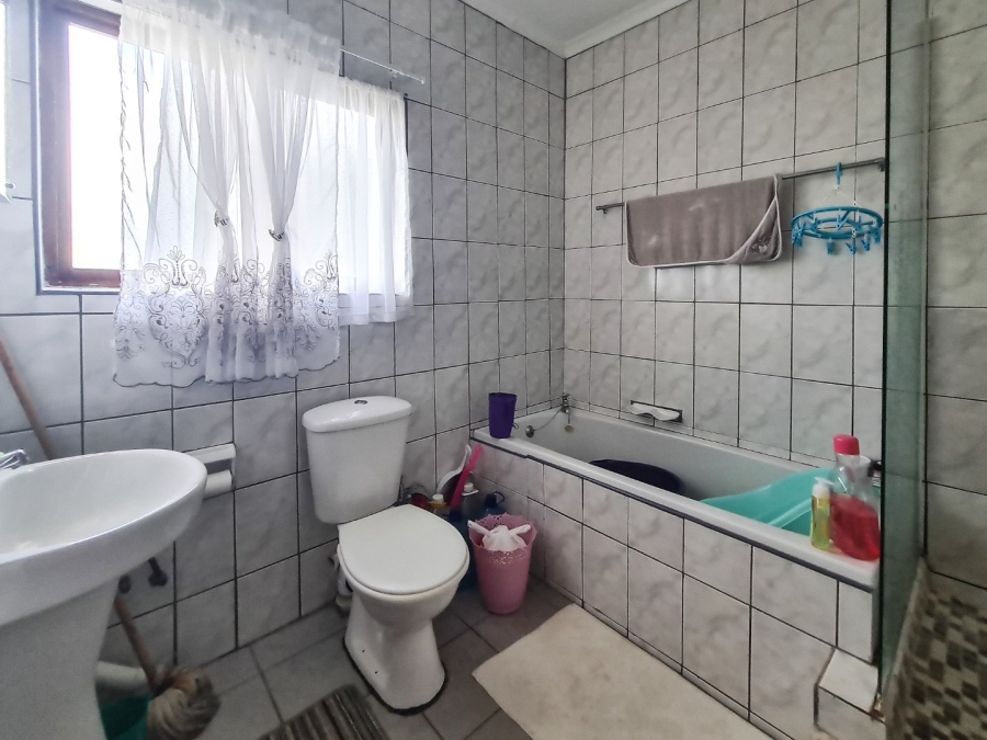 3 Bedroom Property for Sale in Umtentweni KwaZulu-Natal