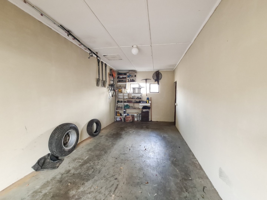 3 Bedroom Property for Sale in Umtentweni KwaZulu-Natal