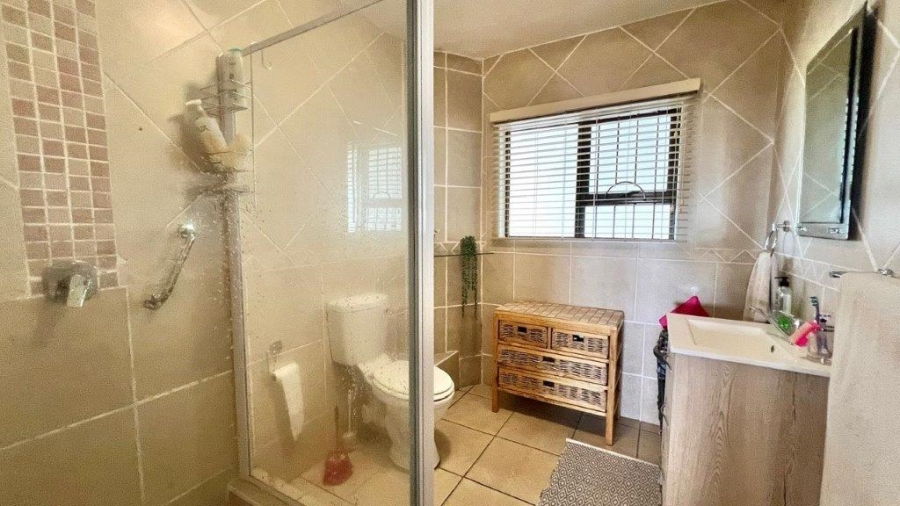 3 Bedroom Property for Sale in Uvongo KwaZulu-Natal