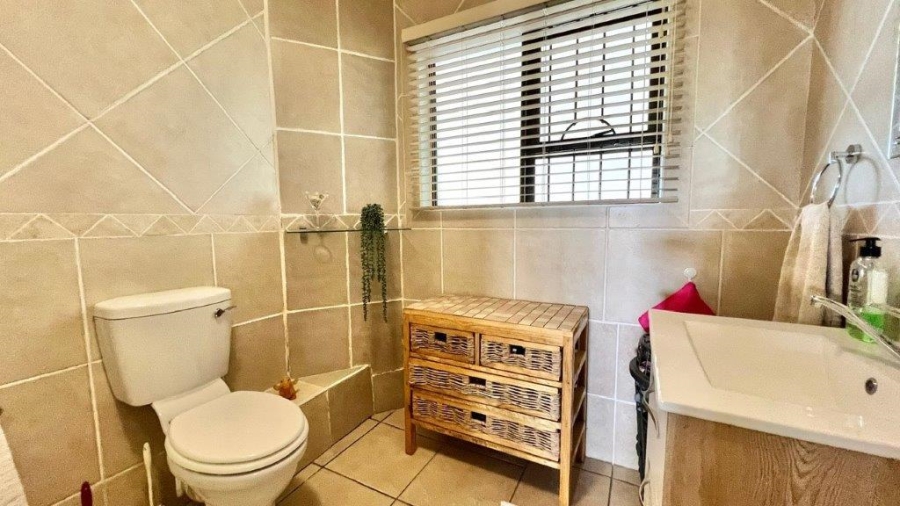 3 Bedroom Property for Sale in Uvongo KwaZulu-Natal