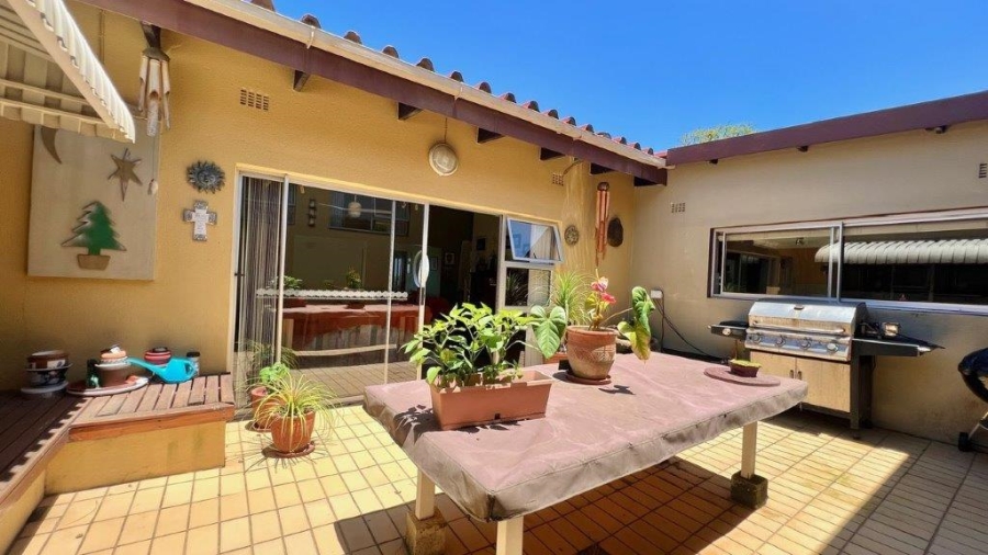 4 Bedroom Property for Sale in Uvongo KwaZulu-Natal