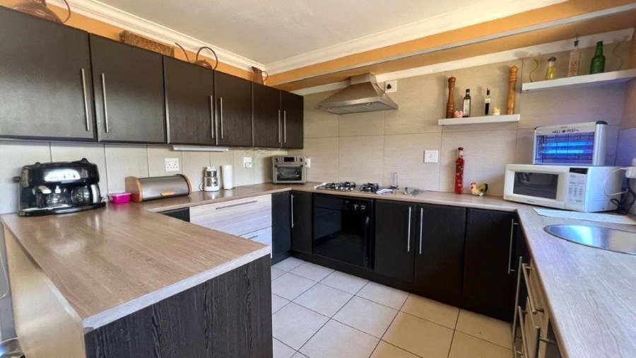 4 Bedroom Property for Sale in Uvongo KwaZulu-Natal