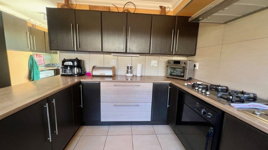 4 Bedroom Property for Sale in Uvongo KwaZulu-Natal