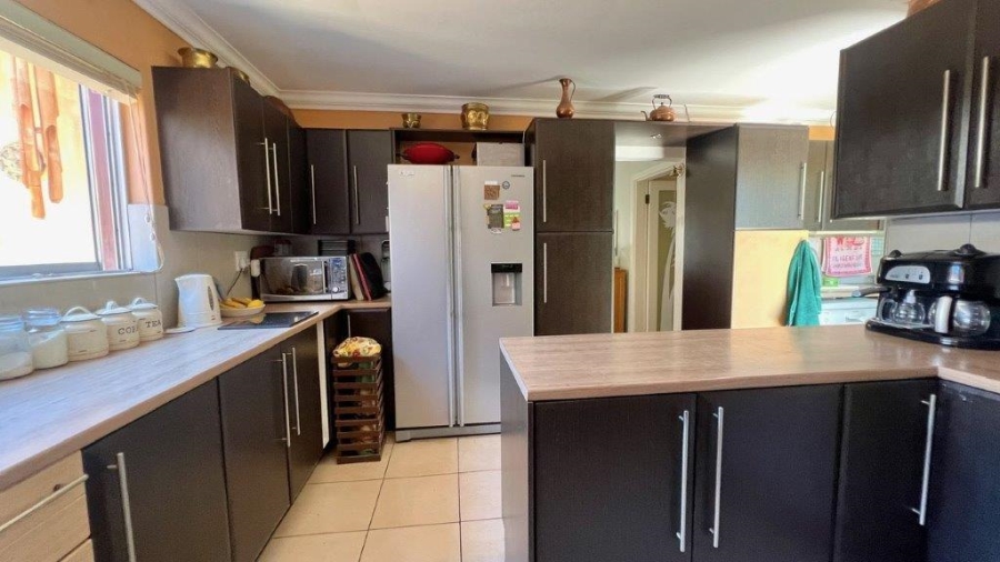 4 Bedroom Property for Sale in Uvongo KwaZulu-Natal