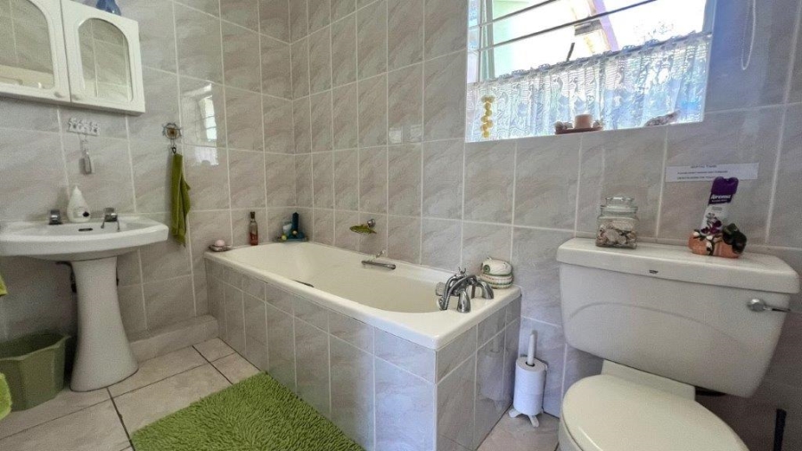 4 Bedroom Property for Sale in Uvongo KwaZulu-Natal