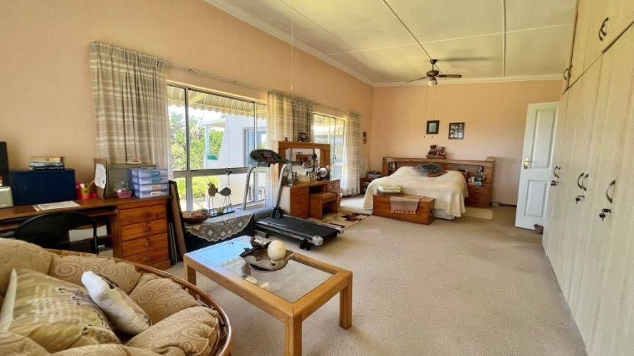 4 Bedroom Property for Sale in Uvongo KwaZulu-Natal