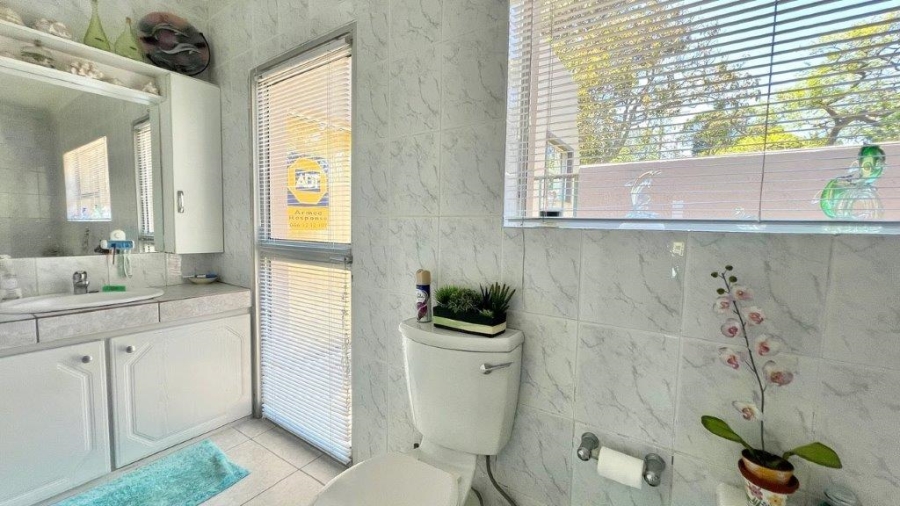 4 Bedroom Property for Sale in Uvongo KwaZulu-Natal