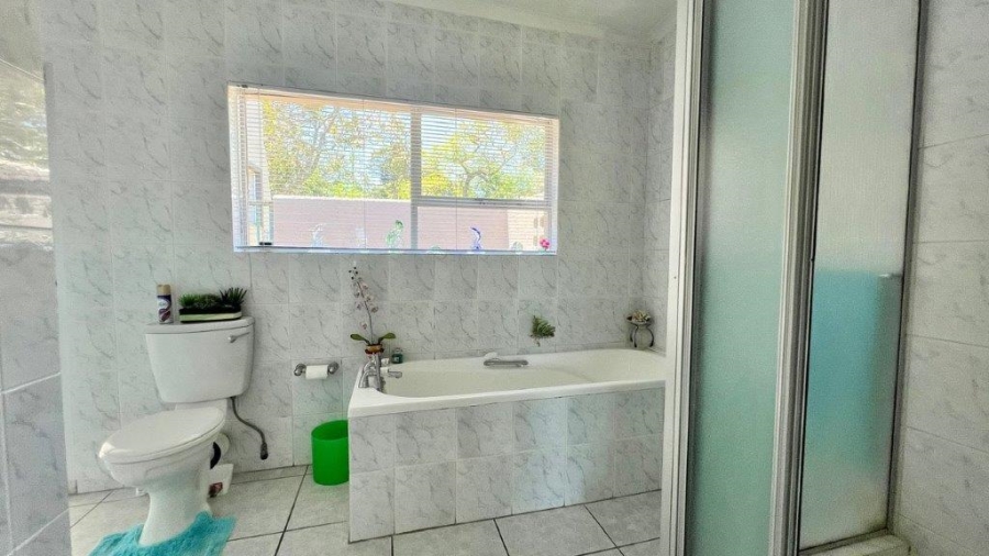 4 Bedroom Property for Sale in Uvongo KwaZulu-Natal