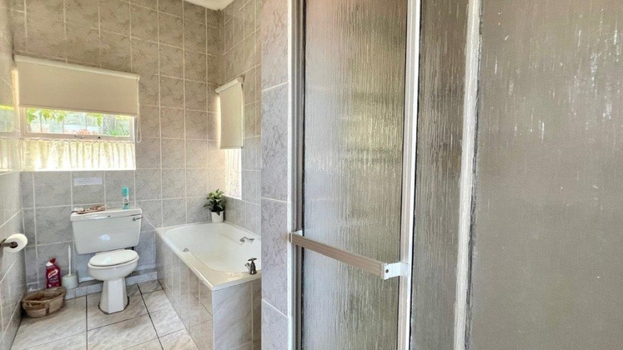 4 Bedroom Property for Sale in Uvongo KwaZulu-Natal